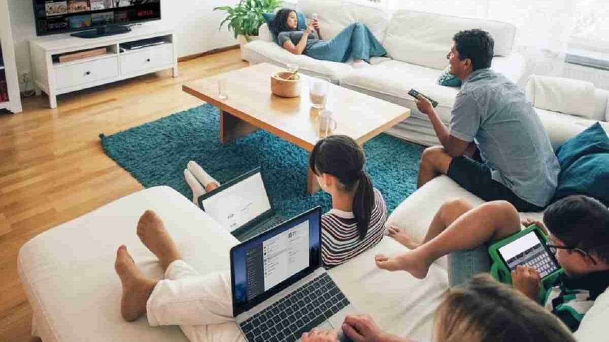 TechInsiderz.com Gadgets 2025: 7 Must-Have Devices to Elevate Productivity & Lifestyle NOW
